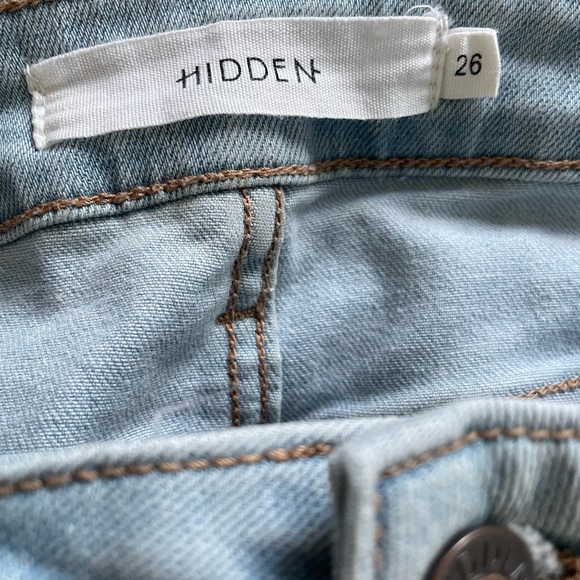 Distressed Light Wash Jeans - Picture 2 of 4